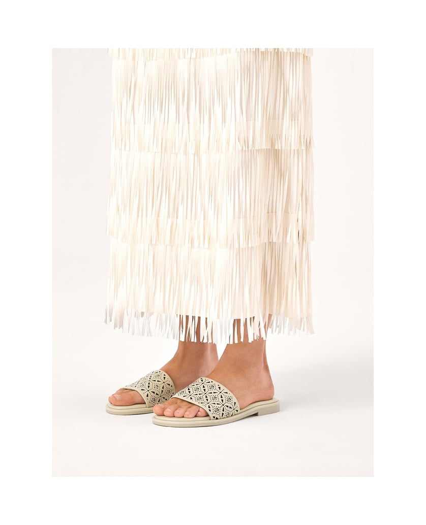 Kazar-Cream-slides-with-a-wide-strap-in-a-fine-pattern-bílá