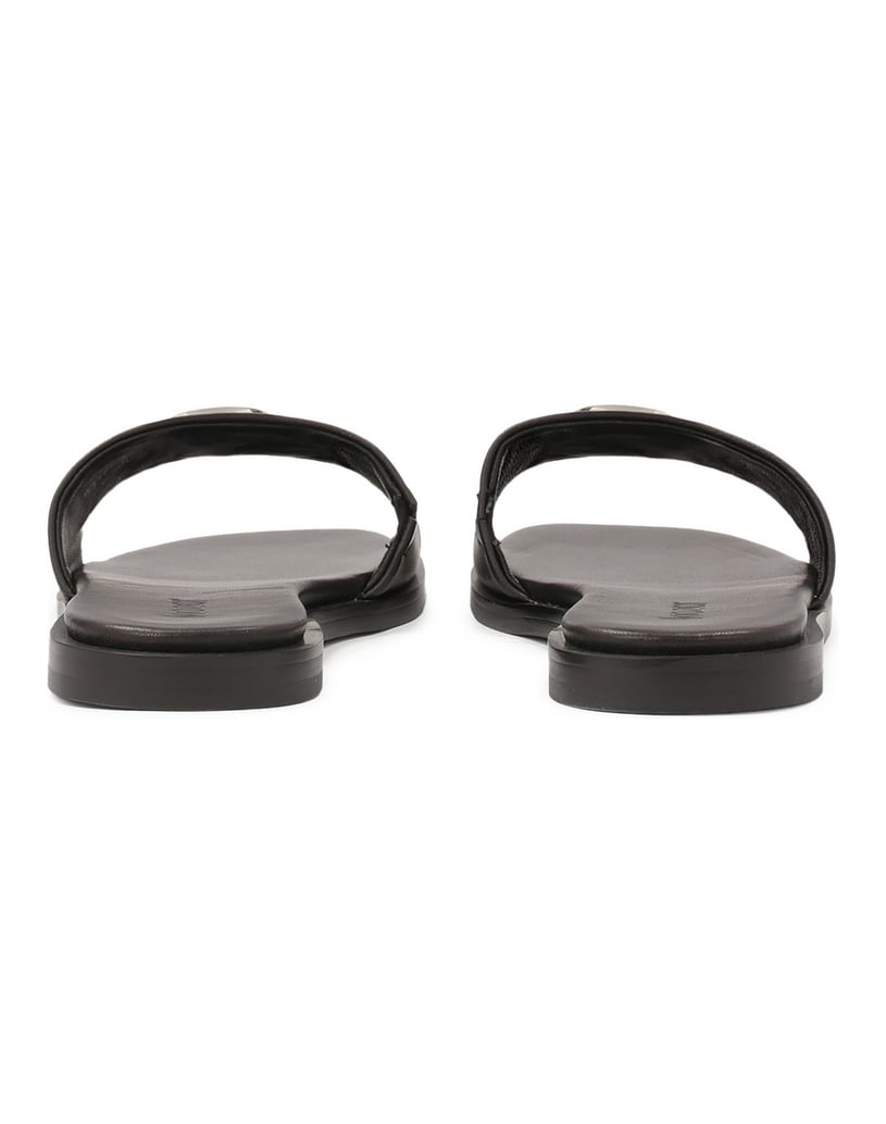 Kazar-Schwarze-Leder-Slides-mit-silbernem-Mono-schwarz