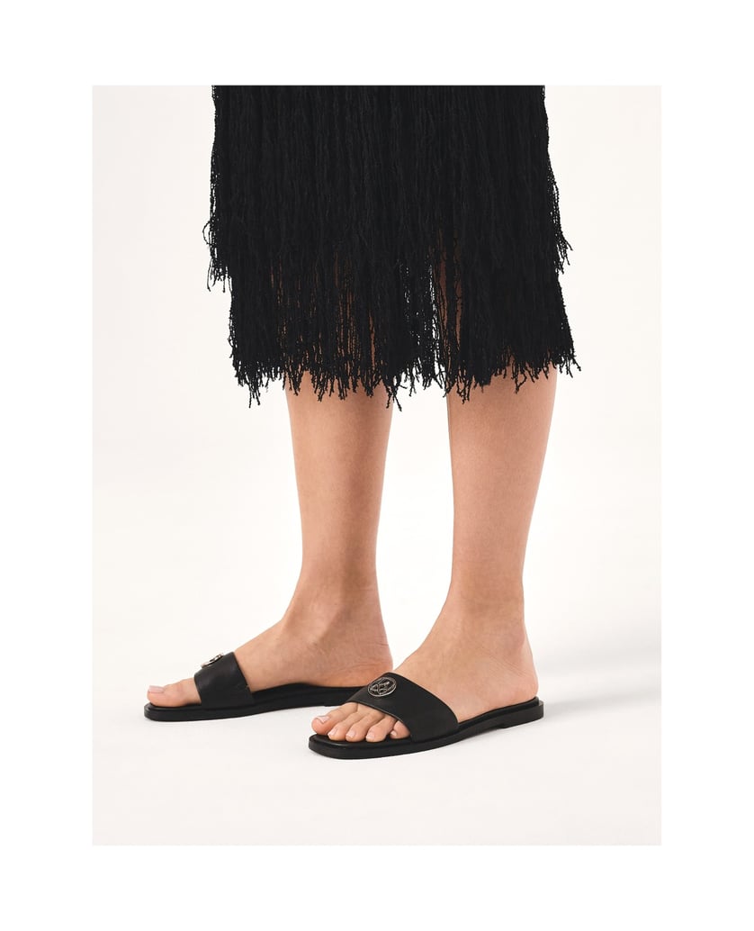 Kazar-Schwarze-Leder-Slides-mit-silbernem-Mono-schwarz