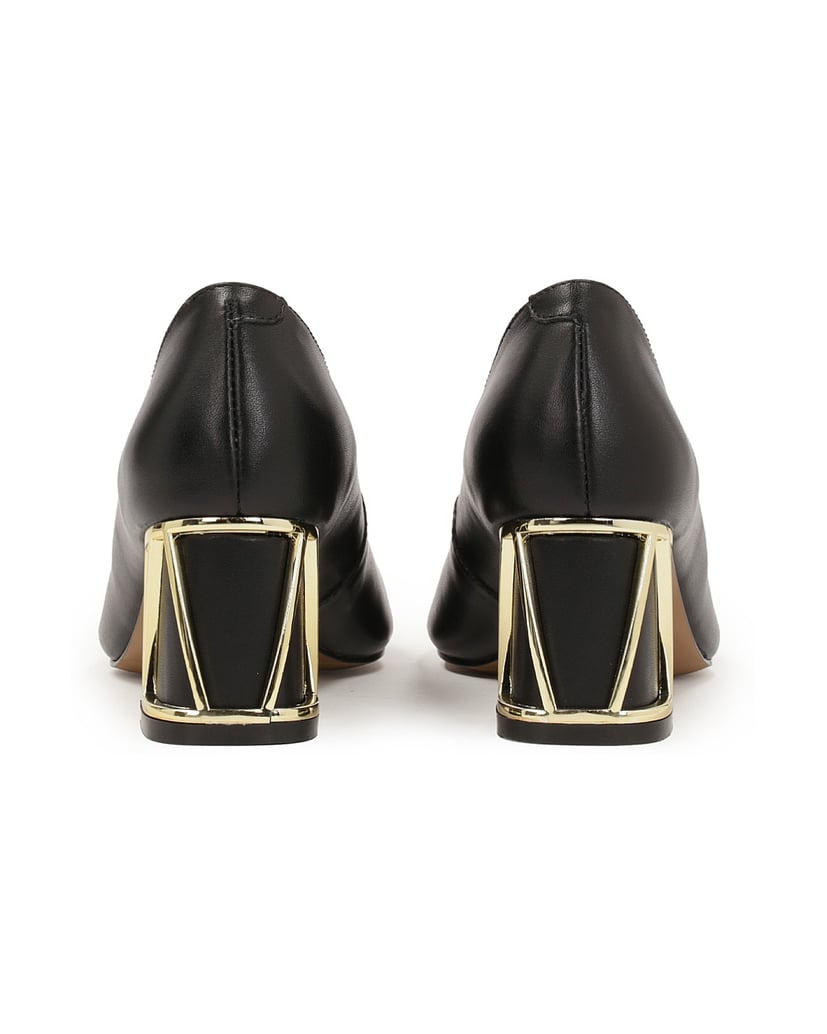 Kazar-Schwarze-Lederpumps-mit-goldener-Verzierung-an-der-Ferse-schwarz