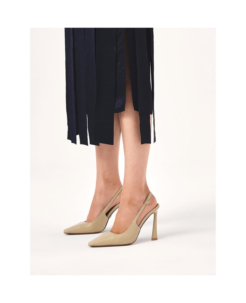 Kazar-Beigefarbene-Pumps-mit-einem-einzigartig-beige