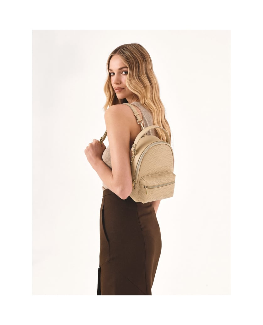 Kazar-Beigefarbener-Rucksack-mit-einzigartigem-beige