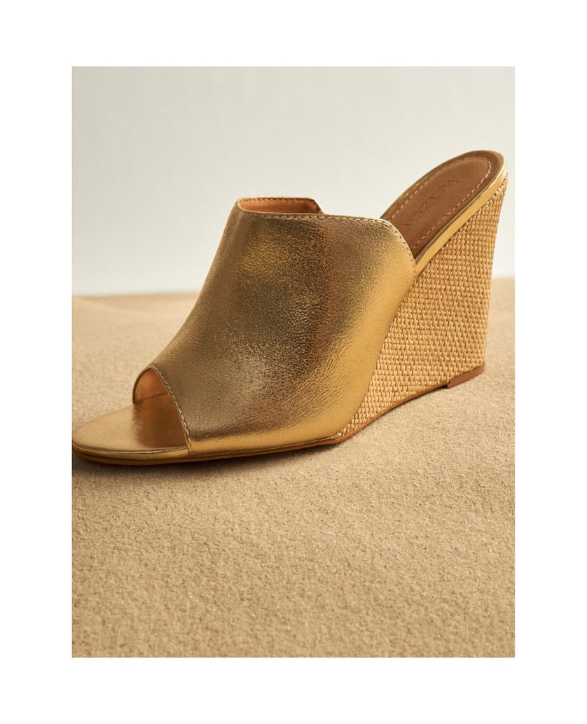 Kazar-Gold-leather-mules-with-raffia-heels-zlatá
