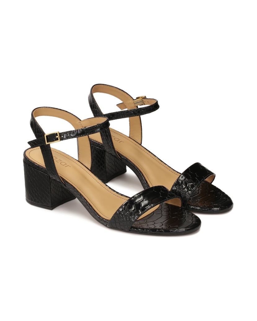Kazar-Geprägte-Ledersandalen-auf-einem-breiten-schwarz