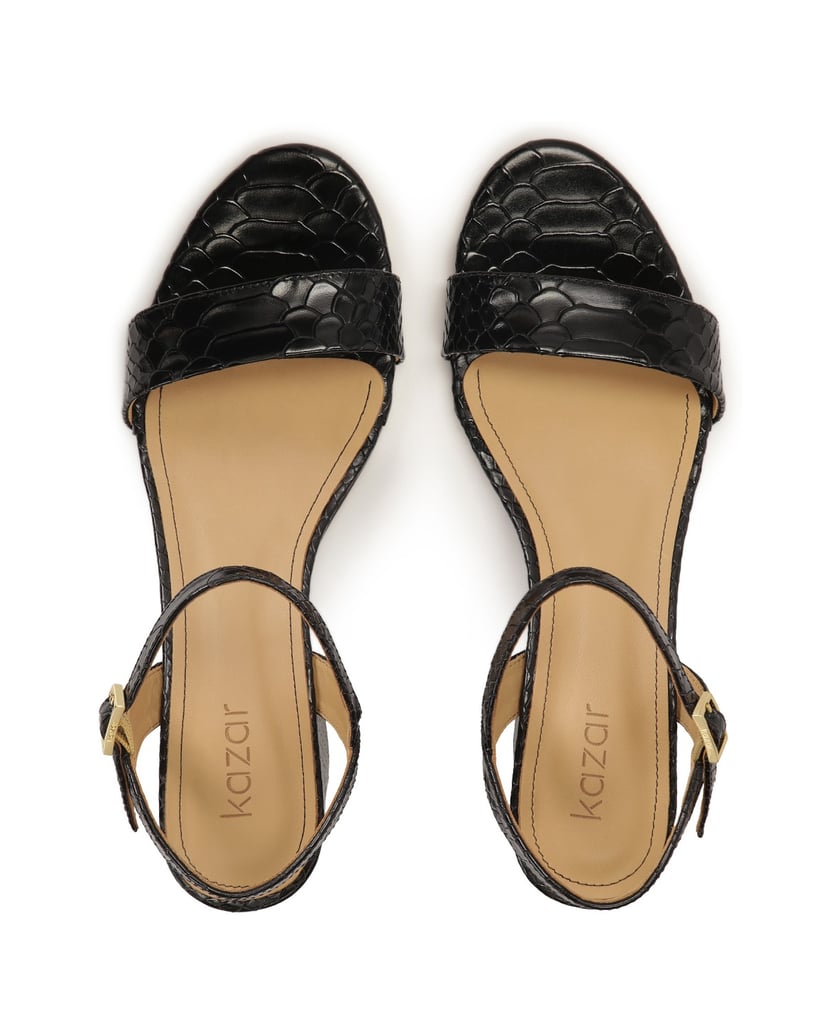 Kazar-Geprägte-Ledersandalen-auf-einem-breiten-schwarz