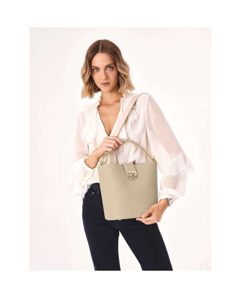 Kazar-Cream-handbag-with-quilted-bottom-and-two-straps-bílá