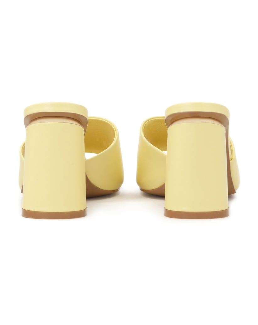 Kazar-Gelbe-Maultiere-auf-einem-Block-gelb