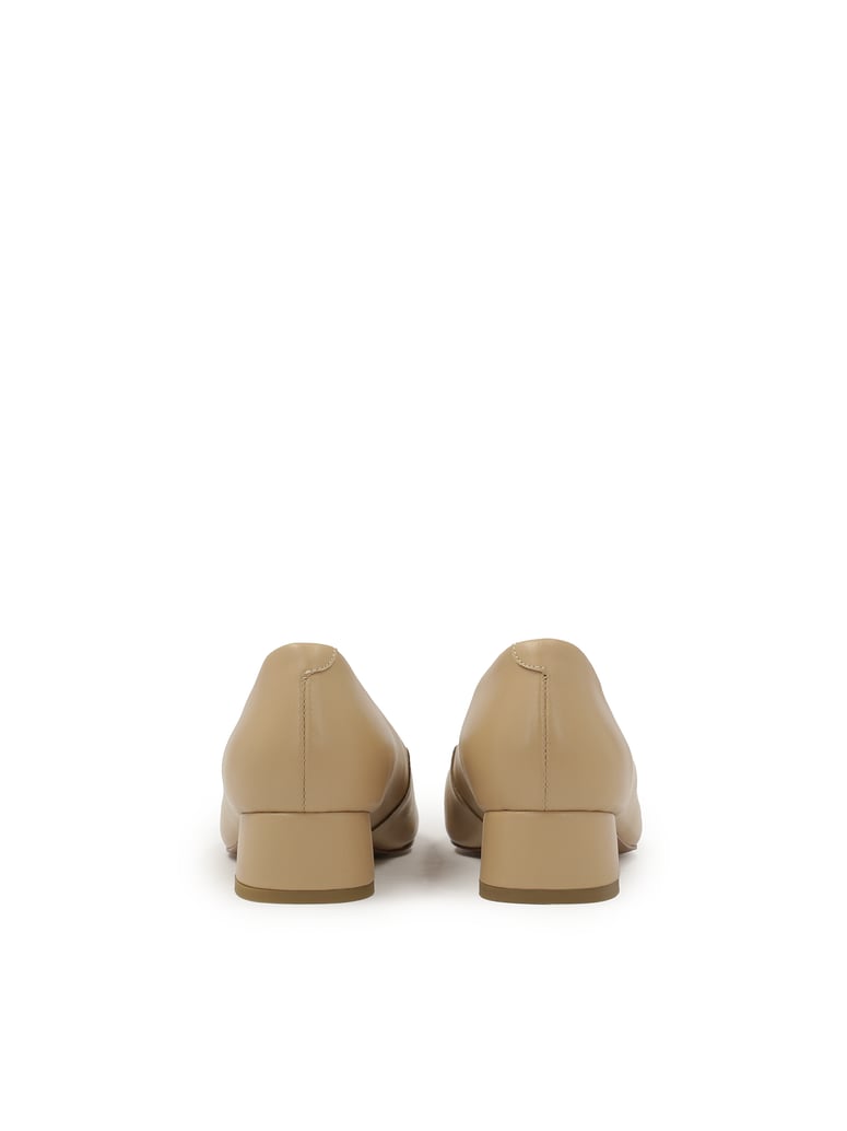 Kazar-Klassische-beigefarbene-Pumps-mit-Schmuc