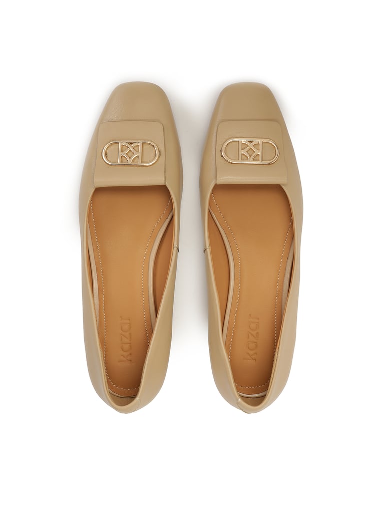 Kazar-Klassische-beigefarbene-Pumps-mit-Schmuc