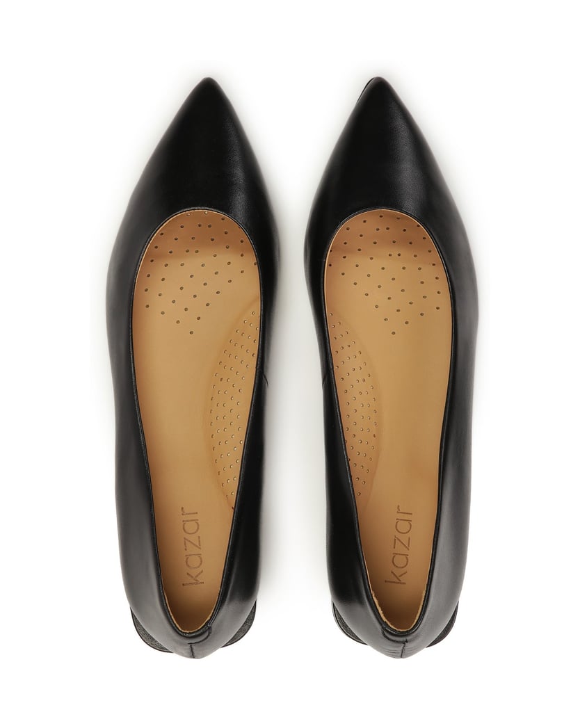 Kazar-Schwarze-Lederpumps-mit-flachem-Absatz-gold