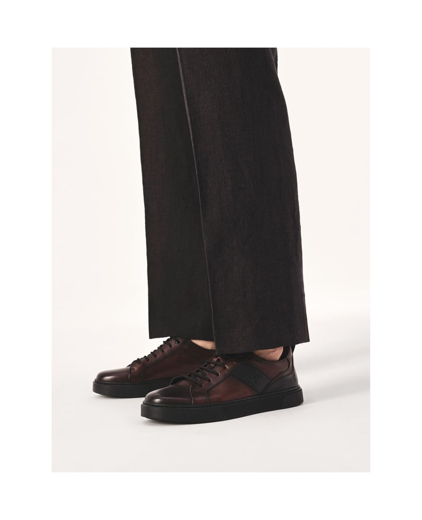 Kazar-Kastanienbraune-Turnschuhe-mit-perforier-rot