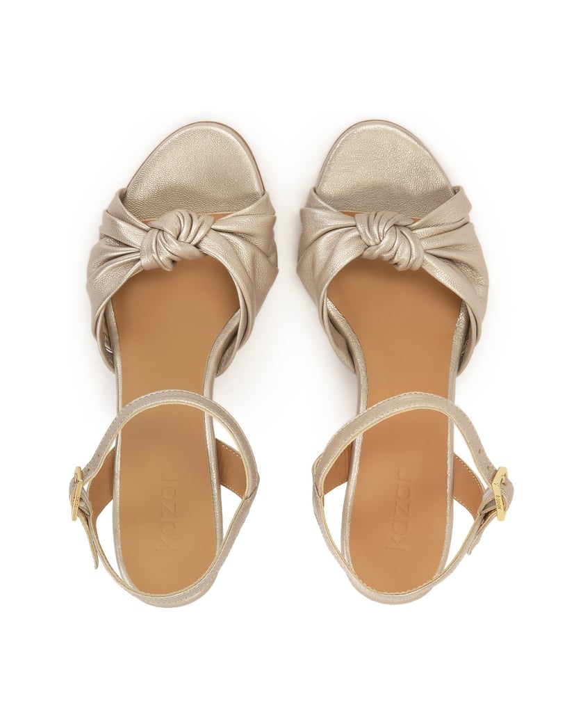 Kazar-Goldfarbene-Sandalen-mit-einem-Knoten-am-gold