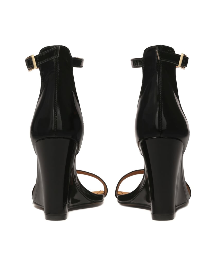 Kazar-Black-patent-leather-sandals-on-a-heel-čierna