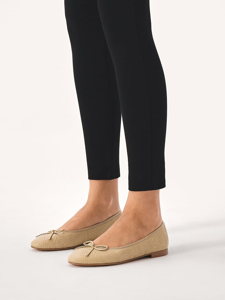 Kazar-Beige-Ballerinas-mit-geprägtem-Muster
