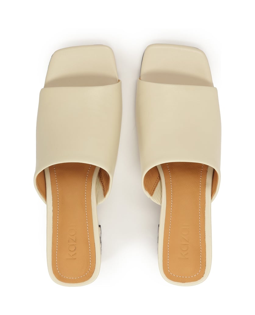 Kazar-Elegante-Pantoletten-auf-einem-mit-Stein-beige