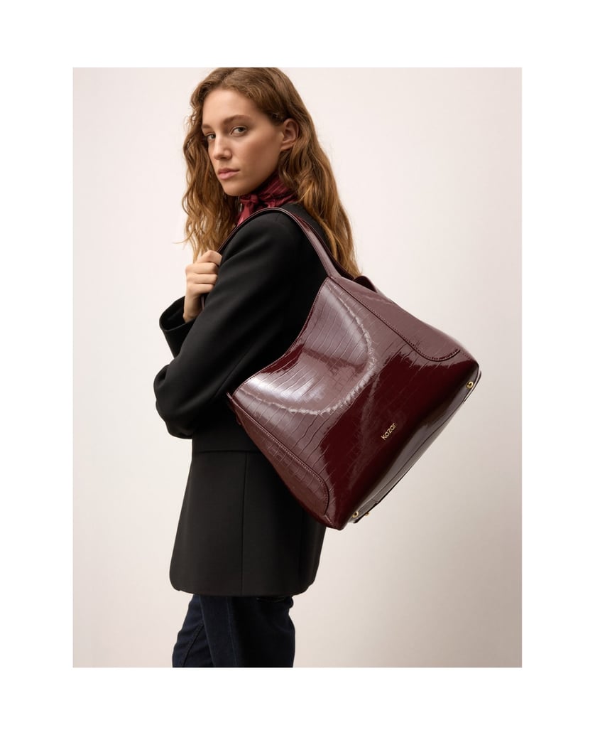 Kazar-Shoulder-bag-in-shiny-burgundy-leather-červená