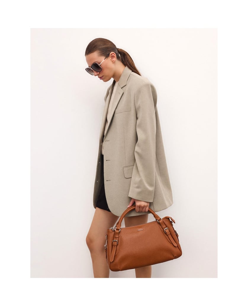 Kazar-Light-brown-leather-handbag-with-handles-and-silver-details-velbloudí
