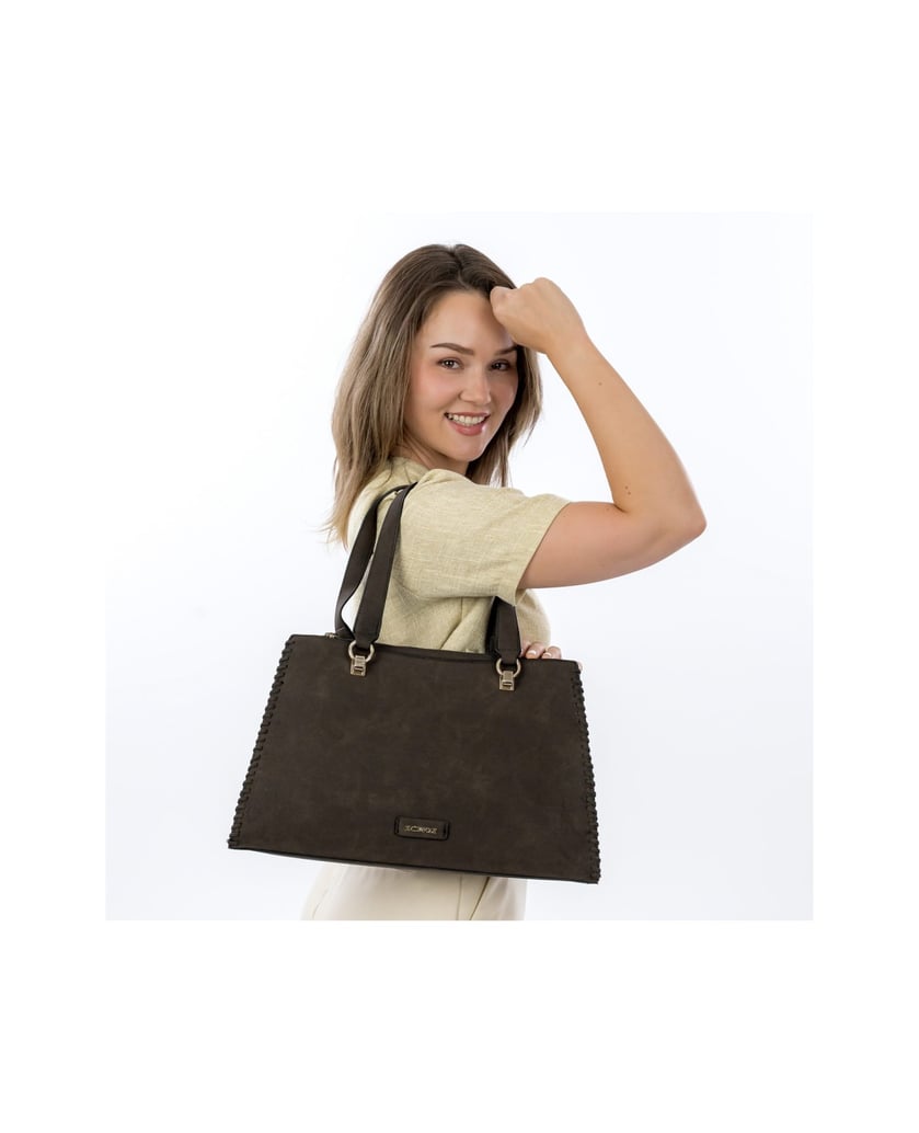 EMILY-&-NOAH-Shopper-E&N-Hailee-schwarz