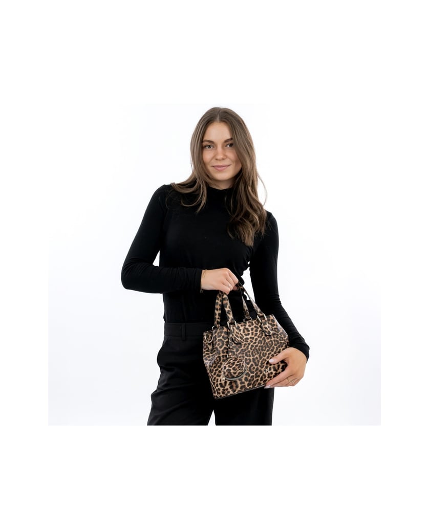 EMILY-&-NOAH-Shopper-E&N-Hanna