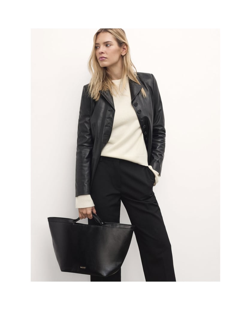 Kazar-Elegant-black-leather-handbag-with-gold-logo-čierna