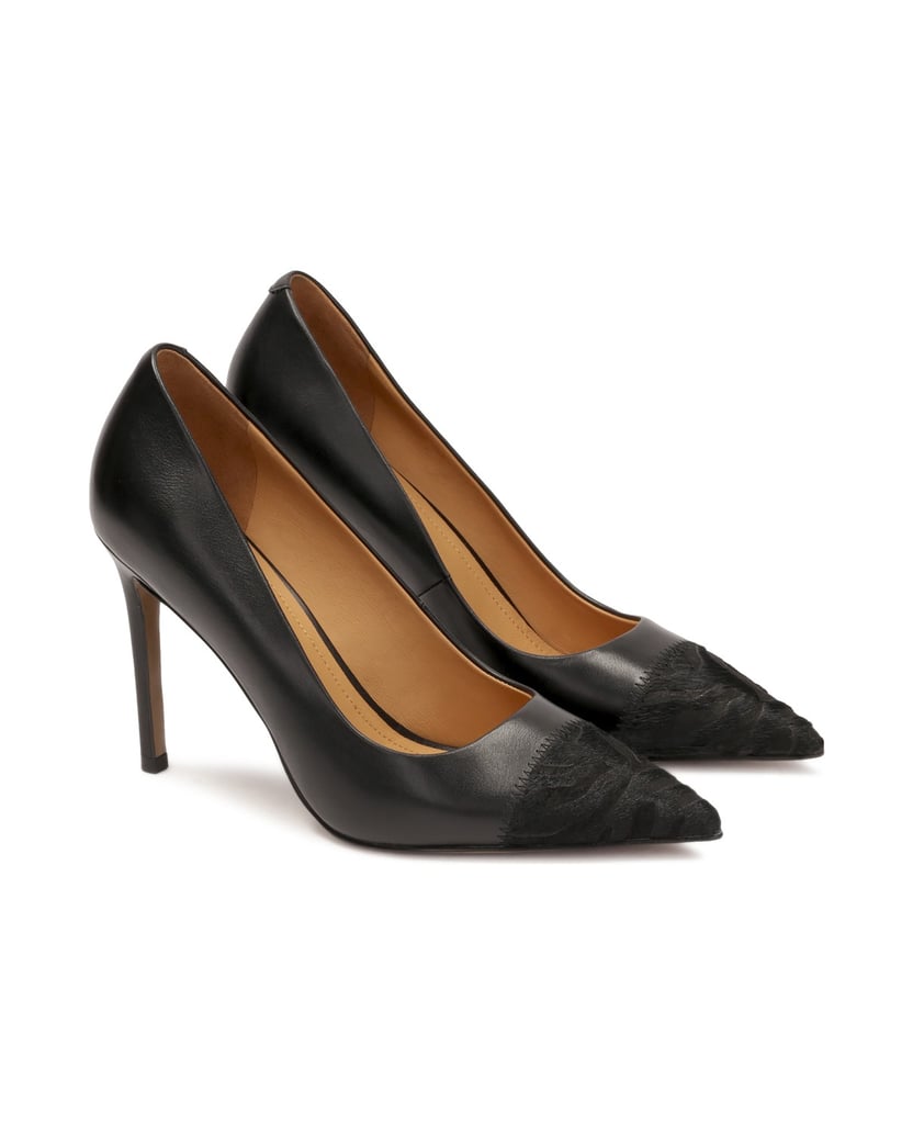 Kazar-Schwarze-Pumps-mit-Borstenverzierung-auf-schwarz