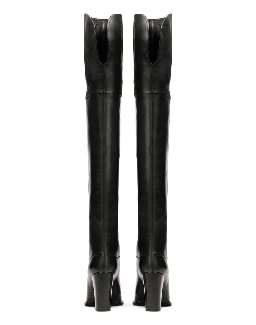 Kazar-Black-musketeers-on-a-post-čierna