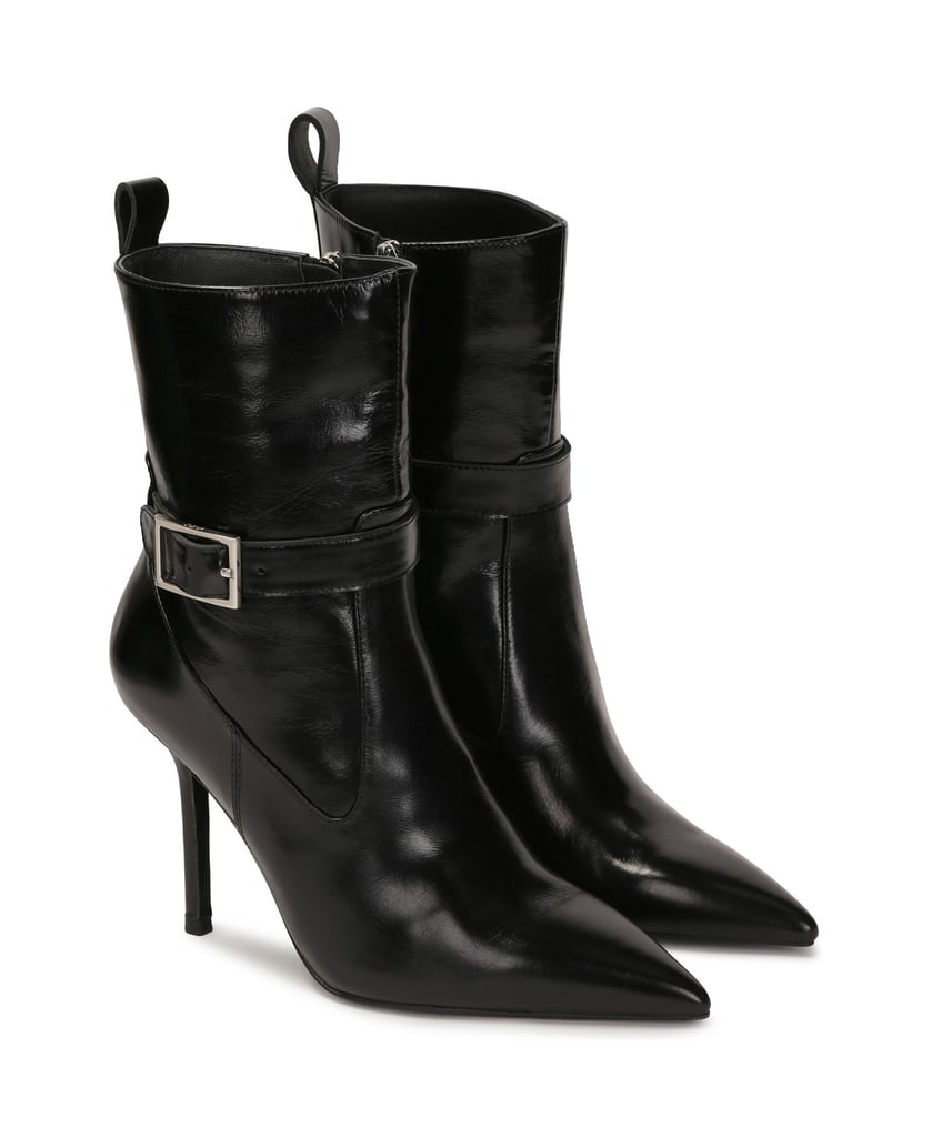 Kazar-Elegante-schwarze-Stiefel-auf-einem-dünn-schwarz