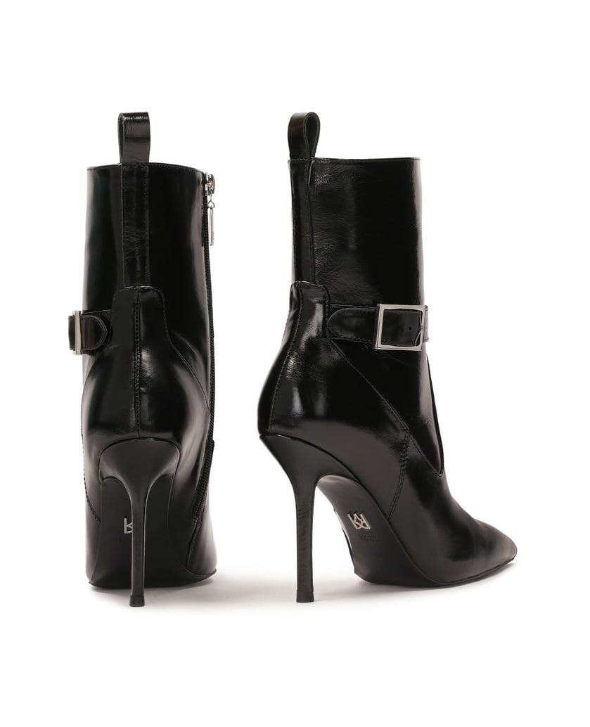 Kazar-Elegante-schwarze-Stiefel-auf-einem-dünn-schwarz