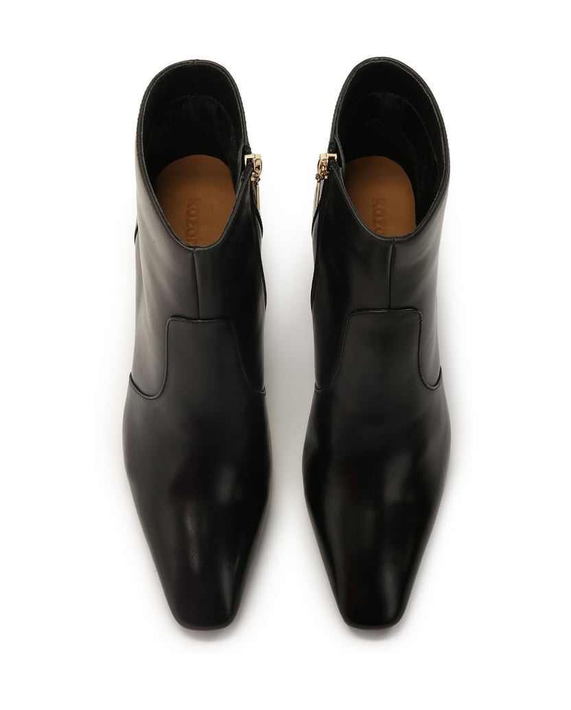 Kazar-Schwarze-Lederstiefel-an-einem-Pfosten-schwarz