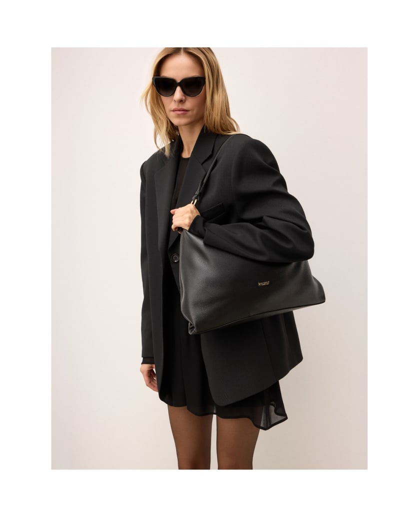 Kazar-Black-leather-handbag-with-a-loose-fit-černá