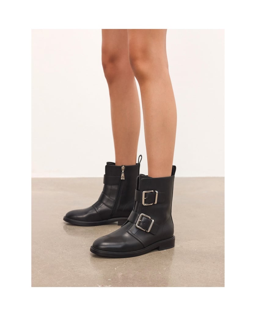 Kazar-Flat-leather-boots-decorated-with-buckles-čierna