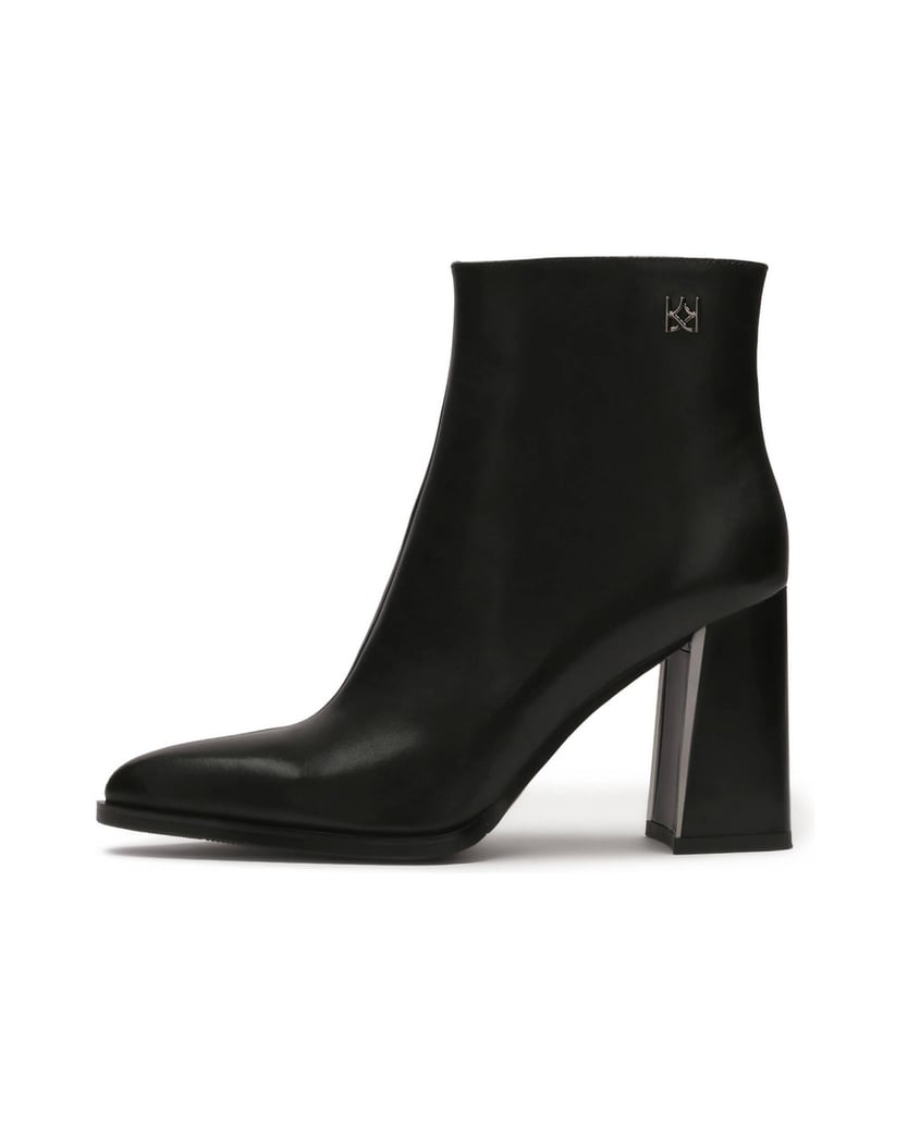 Kazar-Classic-black-boots-on-an-embellished-post-černá