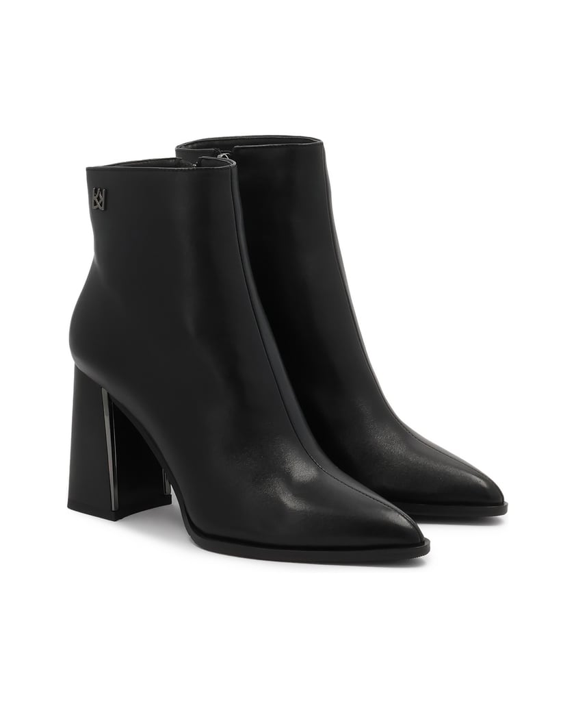 Kazar-Classic-black-boots-on-an-embellished-post-černá
