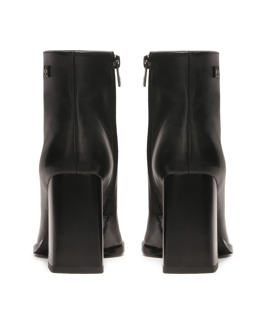 Kazar-Classic-black-boots-on-an-embellished-post-černá