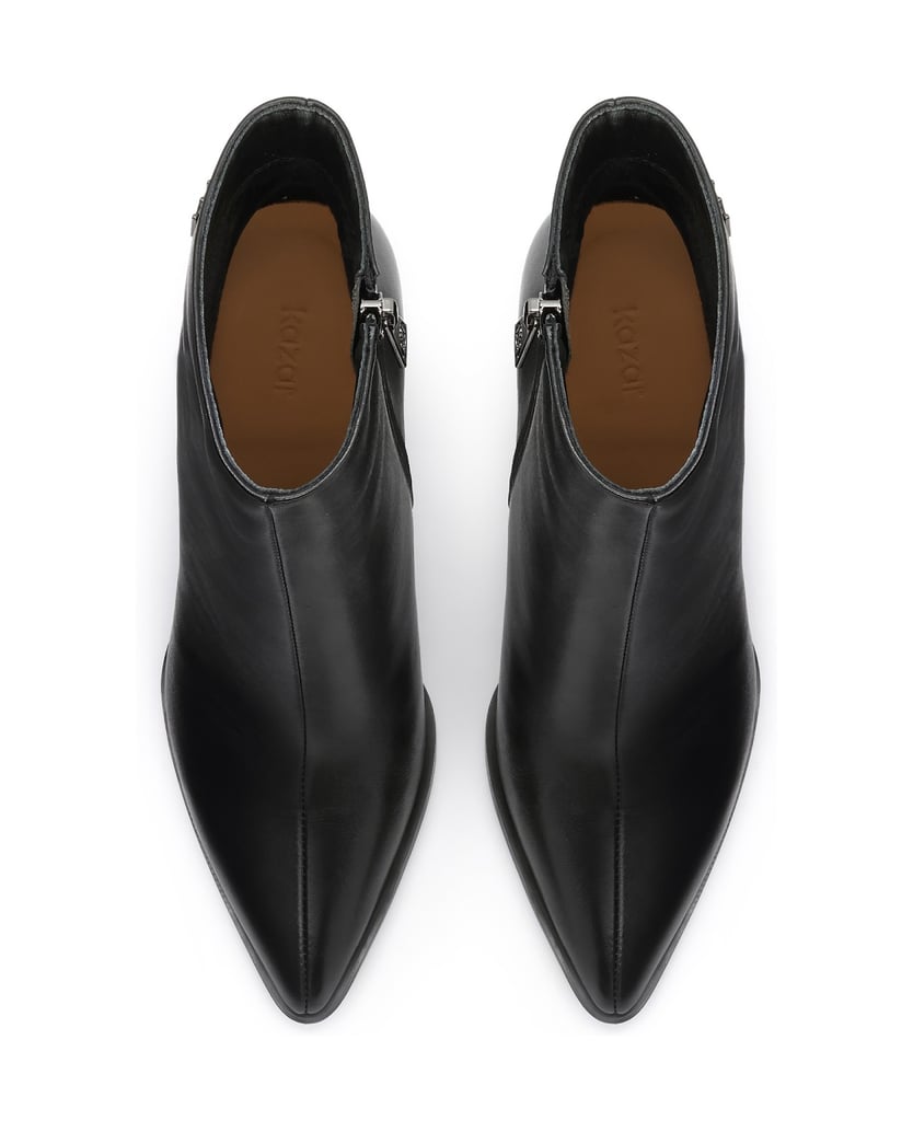 Kazar-Classic-black-boots-on-an-embellished-post-černá