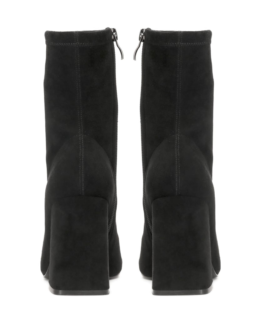Kazar-Classic-black-boots-on-a-post-černá