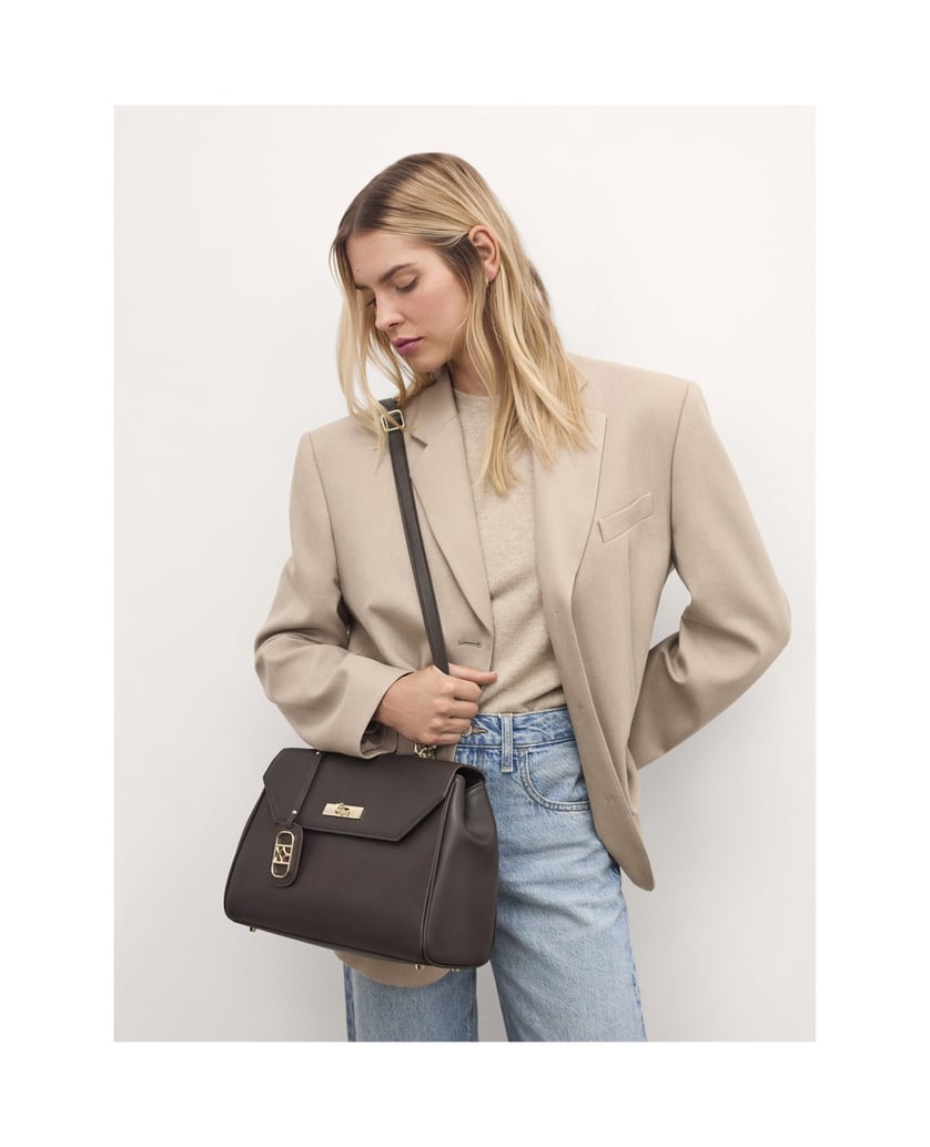 Kazar-Brown-leather-handbag-in-the-shape-of-a-trunk-hnědá
