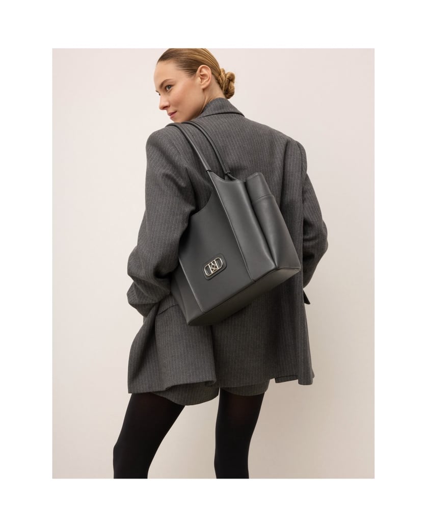 Kazar-Shoulder-bag-with-a-unique-shape-šedá