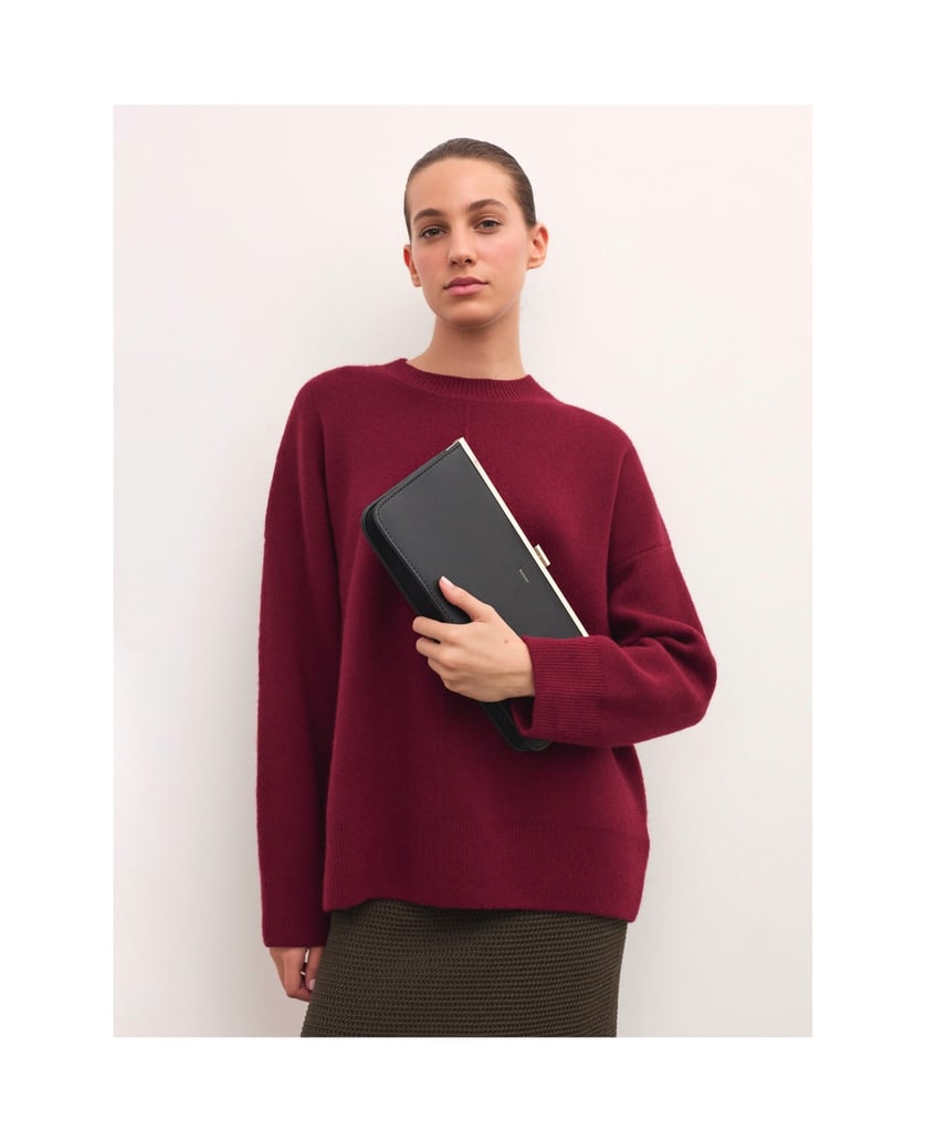 Kazar-Elegant-black-clutch-bag-with-gold-frame-čierna