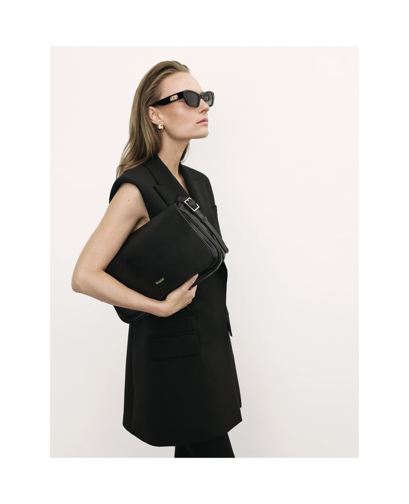 Kazar-Black-leather-handbag-with-flap-and-adjustable-strap-černá