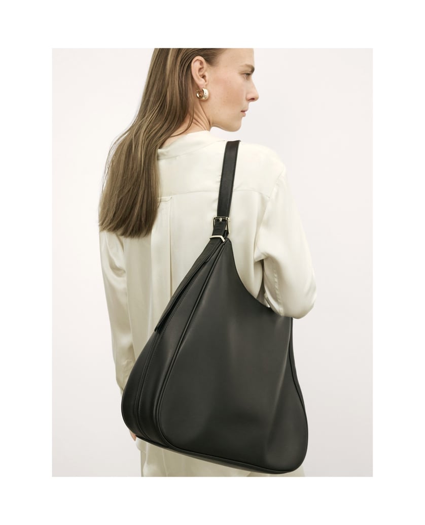 Kazar-Elegant-black-leather-handbag-with-trapezoidal-shape-čierna