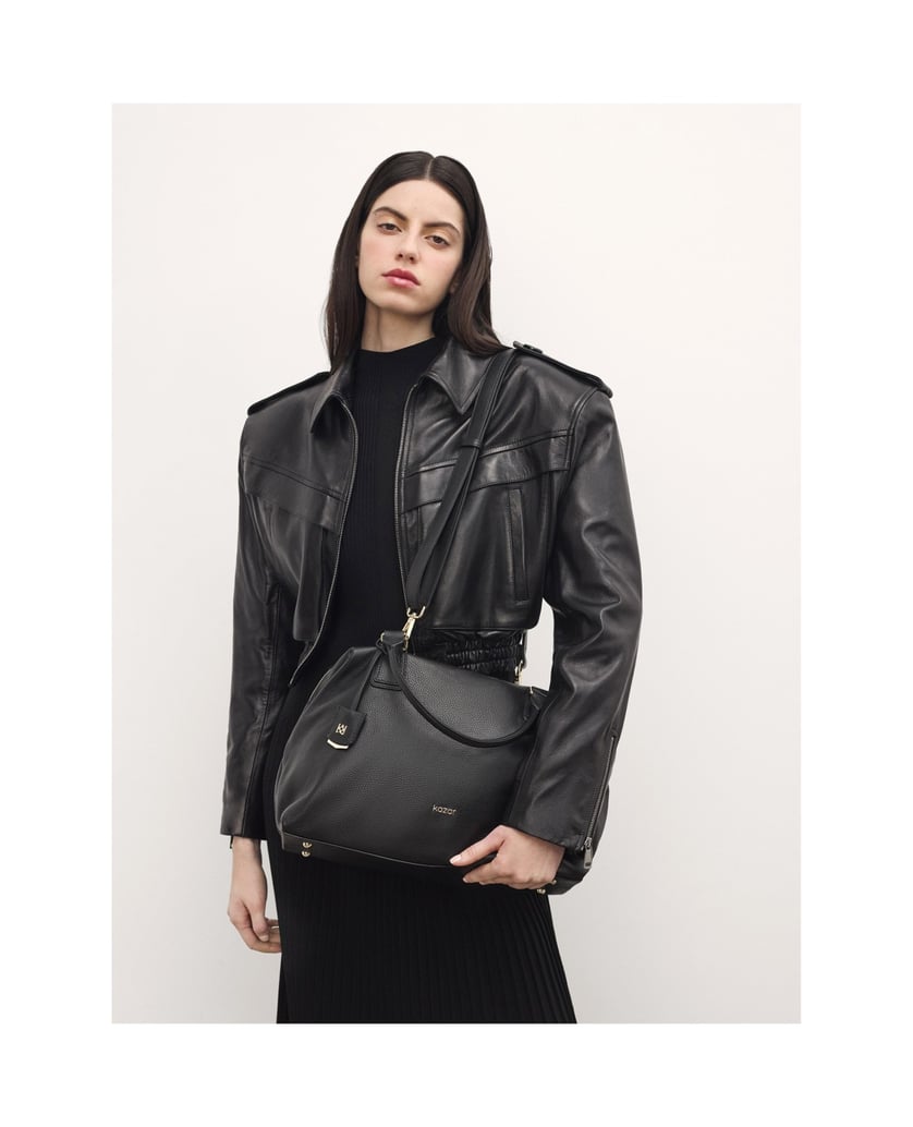 Kazar-Black-leather-handbag-with-key-ring-and-detachable-strap-čierna