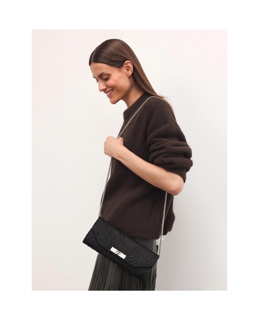 Kazar-Elongated-evening-bag-with-hair-finish-černá