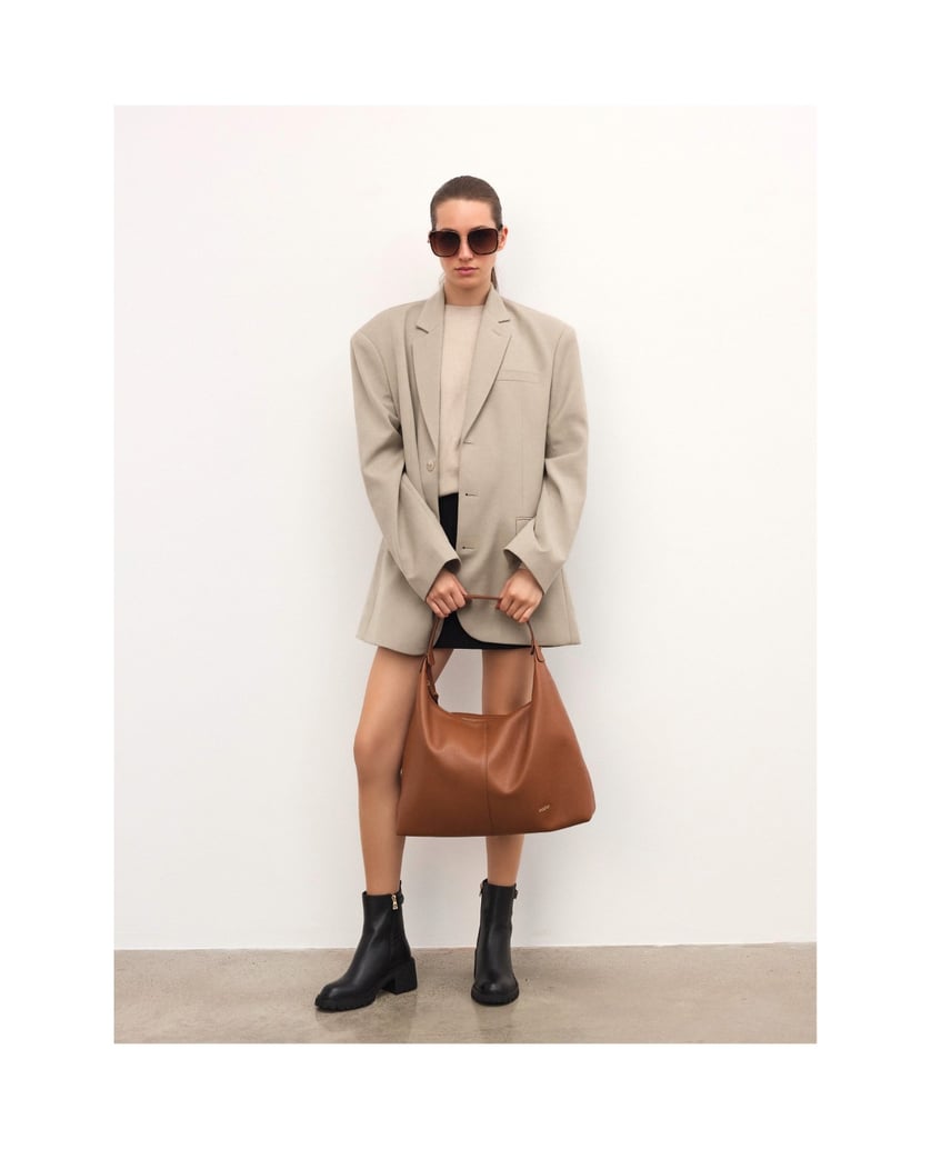 Kazar-Light-brown-capacious-shoulder-bag-velbloudí
