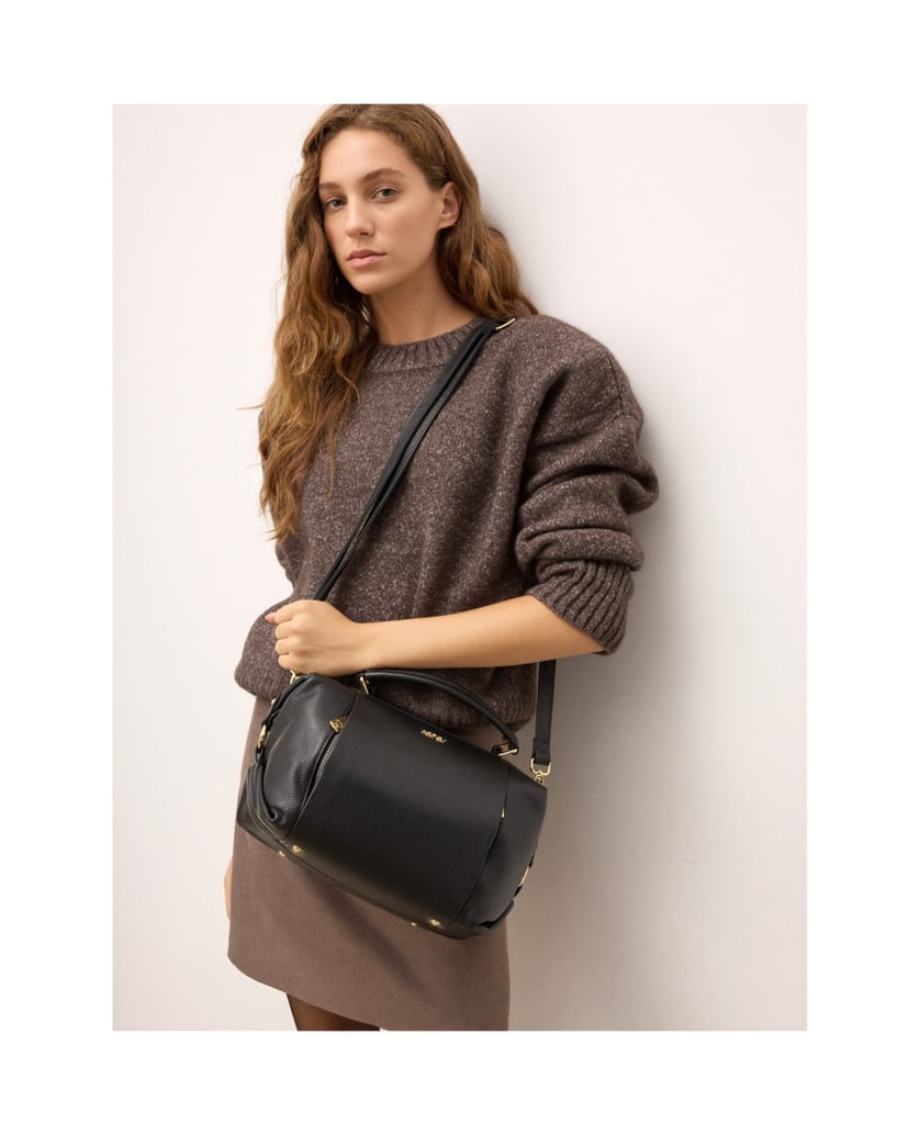 Kazar-Black-leather-trunk-handbag-and-gold-details-čierna