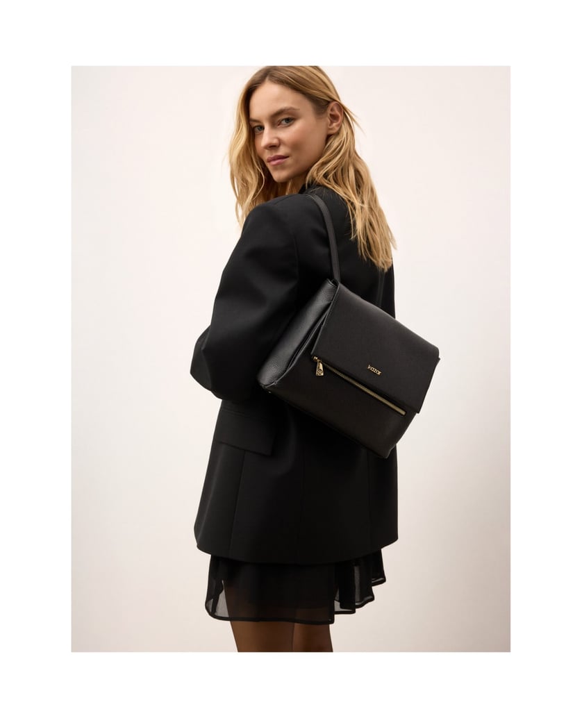 Kazar-Leather-backpack-with-flap-čierna