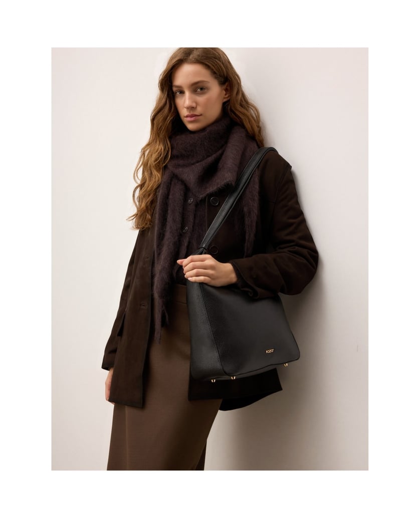 Kazar-Black-leather-handbag-with-adjustable-strap-černá