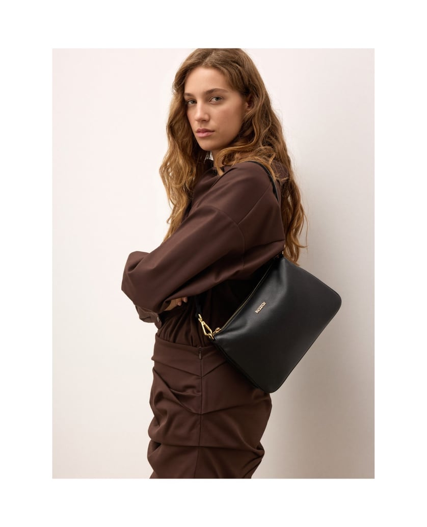 Kazar-Black-leather-bag-with-gold-details-černá