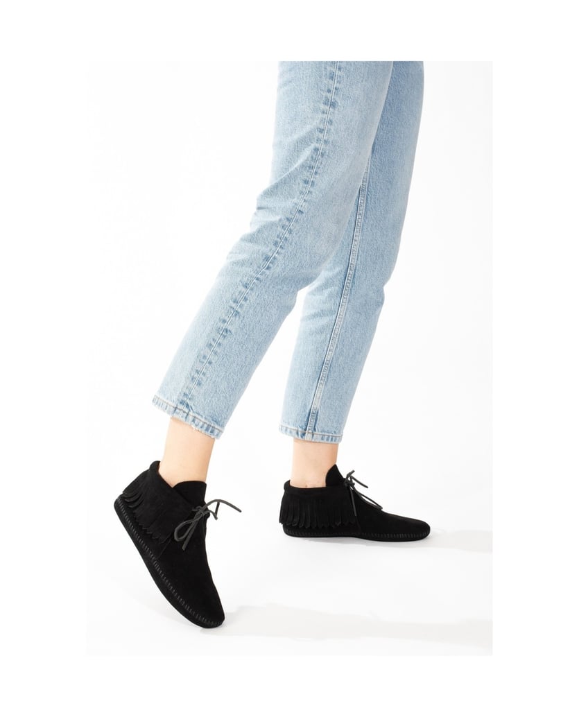 MINNETONKA-Klassischer-Fransenstiefel-schwarz