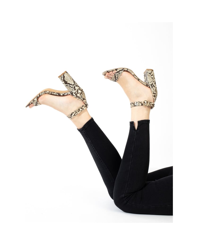 Celena-Sandalen-mit-eckigem-Absatz-CLAUDIA-PYTHON-beige